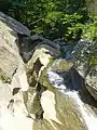 Eingeschnittenes Bachbett im oberen Teil des Wasserfalls