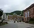 Das Badhotel mit seinen Badeanlagen (rechts im Bild) entwickelte sich zur Konkurrenz.