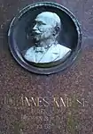 Grabrelief Johannes Kniese auf dem Alten Friedhof der Zwölf-Apostel-Gemeinde in Berlin-Schöneberg