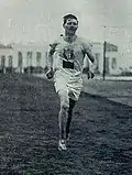 William Frank 1906im Ziel beim Marathon