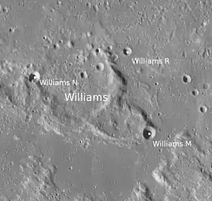 Williams und Nebenkrater (LROC-WAC)