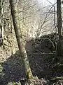 Innerer Graben mit Steinbruch im Hintergrund