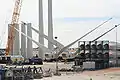 Komponenten der Windkraftanlagen an Land vor dem Aufbau