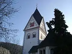 Romanischer Kirchturm der evangelischen Kirche