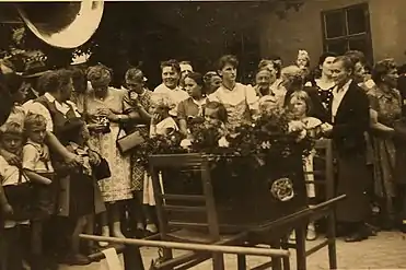 "Die Hauerlade" Weinhauerumzug in Mistelbach (August 1949)