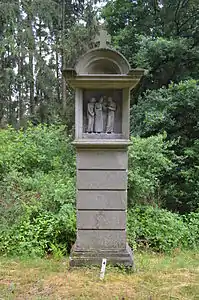 Station 4: Die Begegnung von Mutter und Sohn am Kreuzweg (unbiblische Szene)