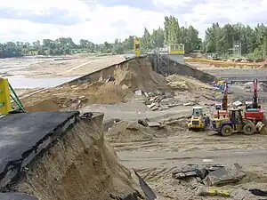 Der Staudamm nach dem Bruch