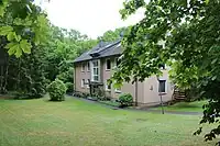 Erhaltenes Wohngebäude in der ehemaligen Fünf-Seen-Kaserne