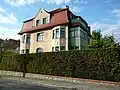 Wohnhaus in offener Bebauung