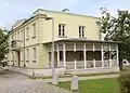 Die ehemalige Villa der Familie in Górce; heute leerstehend