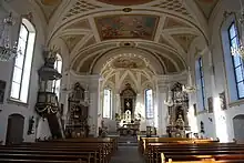 Innenansicht der katholischen Kirche