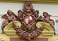 Wappen über einem Portal in Würzburg
