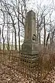 Gedenk-Obelisk im Park von Schloss Salzau
