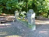 Nebeneingang am Denkmal gegen die Vivisektion51°&nbsp;15′&nbsp;47,6″&nbsp;N, 7°&nbsp;12′&nbsp;30,5″&nbsp;O51.2632337.2084641