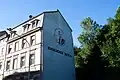 Eine Werbung auf einer Hauswand in der Nützenberger Straße ist noch Jahre nach der Einstellung der Bierproduktion erhalten geblieben.