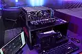 Ein 1600-Watt-Netzteil mit 80-PLUS-Titanium-Zertifizierung von XPG versorgt vier RTX-4090-Grafikkarten mit Strom auf der Computex Taipei (2023)
