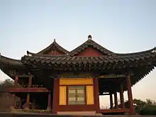 Chimnyugak am Westflügel von Yeongnamnu
