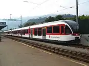 Zentralbahn ABt 8 941 vor Spatz ABe 130&nbsp;007 in Stansstad kurz nach Ablieferung