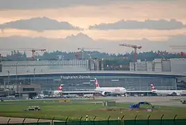 ÜBer Flughafen Zürich Airside Center von Rümlang her,Mai 2018