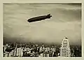 Graf Zeppelin über dem SAFICO-Gebäude