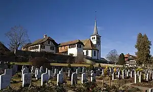 Kirche mit Friedhof