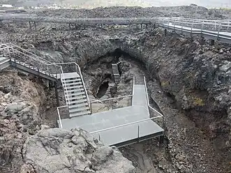 Zugang zur Lavaröhre Cueva de las Palomas im Süden der Gemeinde (Barrio Las Manchas)