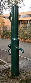 Zweiteilige Säule (wie Tempel­hof)