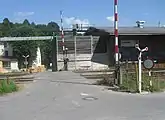 Schrankenanlage mit rotierendem Warnsignal („Löffelrad“) in Zwettl