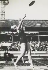 Die sechstplatzierte Olga Connolly hatte unter ihrem damaligen Namen Olga Fikotová 1956 Olympiagold&nbsp;gewonnen