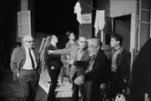 Proben, v. l. im Vordergrund: Friedrich Dürrenmatt, Leopold Lindtberg und Leonard Steckel, rechts: Peter Brogle, Foto: Jack Metzger