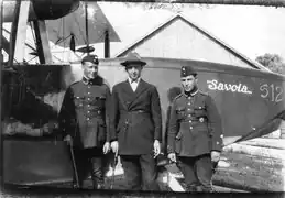 Wenige Tage vor dem verhängnisvollen Flug:Äly Durchman, Carl Erik Leijer und Bordmechaniker Carlo Riva in Sesto Calende vor einer fabrikneuen Savoia