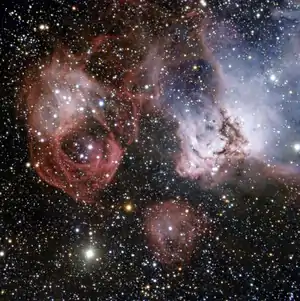 Aufnahme des Very Large Telescope; links, oberhalb der Bildmitte NGC 2035, rechts NGC 2032