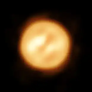 Rekonstruiertes Bild von Antares, basierend auf Interferometrie mit dem Instrument AMBER mit 3 Auxiliary Telescopes in einem Abstand bis zu 82 m bei einer Wellenlänge von 2 µm.