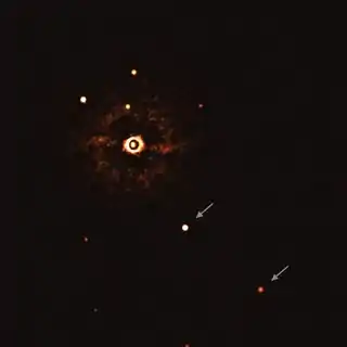 Bild des jungen Sterns mit seinen 2 Planeten