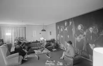 Dürrenmatt 1966 in seinem Arbeitszimmer in Neuchâtel im Gespräch mit Eugène Ionesco, Foto: Jack Metzger, Comet Photo,  Bildarchiv der ETH, Zürich